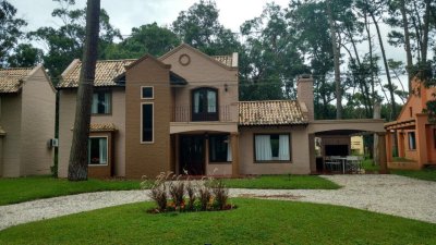 Alquiler de casa dentro del complejo Solanas en Punta del Este.