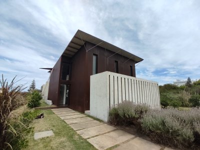 Casa en venta y alquiler, Punta Piedras muy buena vista, 3 dormitorios 