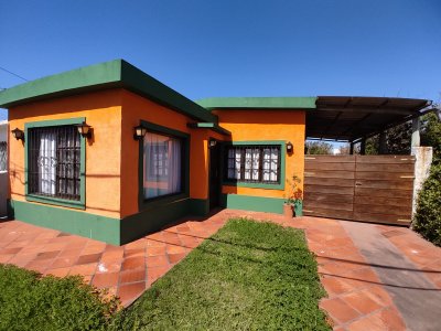  Casa con piscina y parrillero en Manantiales, 3 dormitorios y 2 Baños