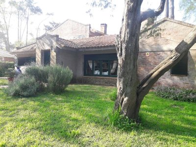 Casa en alquiler en el barrio  San Rafael, 3 dormitorios.