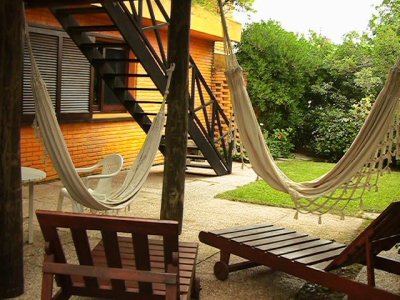 Casa en venta y alquiler en  La Barra de la ruta al agua. 3 dormitorios màs dependencia de servicio.