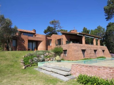 Casa en venta y alquiler en la mejor zona de Punta Ballena.