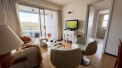 Encantador departamento sobre Av Roosevelt para vivir todo el año - consulte!!