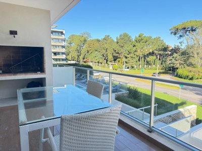 Apartamento a 400 metros de la playa mansa parada 18 muy bien ubicado.