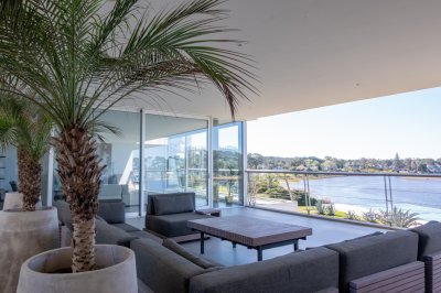 Apartamento sobre arroyo Maldonado y puente la Barra