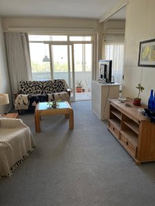 Apartamento en parada 4 de la mansa en edificio ubicado frente a la mansa.