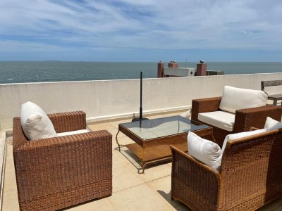 Apto de 3 dormitorios con balcón mas terraza propia con parrillero