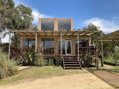 Casa con muy linda vista frente a la laguna Jose Ignacio