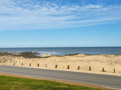 Terreno 1001 m2 en Punta Colorada con vista frente al mar primera linea