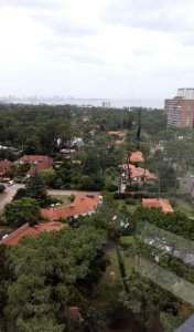 Torre con servicios, piso alto totalmente reciclado.