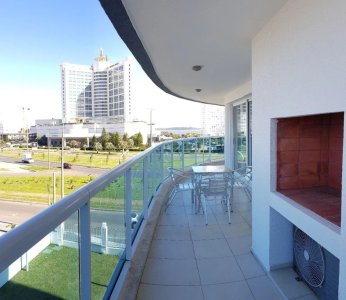 Punta del Este. mansa, apartamento de 4 dormitorios con servicios.