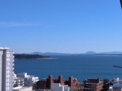Punta del Este, apartamento en Península con vista al mar.