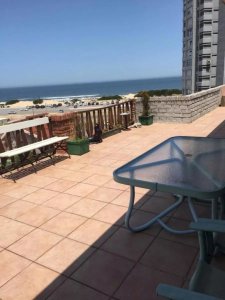 Punta del este, departamento en zona de La Brava de 2 dormitorios con gran terraza y parrillero.