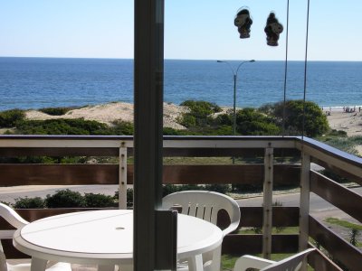 Apto con vista en 1era linea, Playa mansa, 2 dorm, terraza y gge 