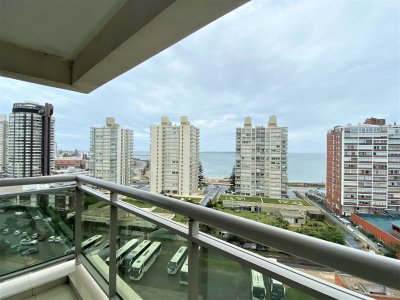 Apartamento vista a la mansa, 2 dormitorios en edificio de gran porte