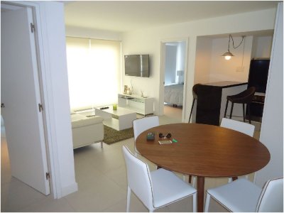 Punta del este, Península, apartamento de 2 dormitorios con terraza y garage.