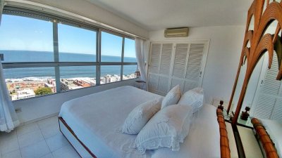 Departamento en la Península que cuenta con  servicio de mucama, gimnasio, play-room y vigilancia. Todos los ambientes tienen vista al mar!!!