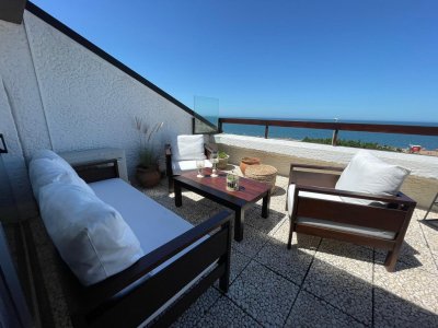 Punta del este, Pinares, primera línea con terraza al mar.