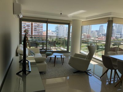 Apartamento en torre de gran lujo a metros de la peninsula, frente al mar