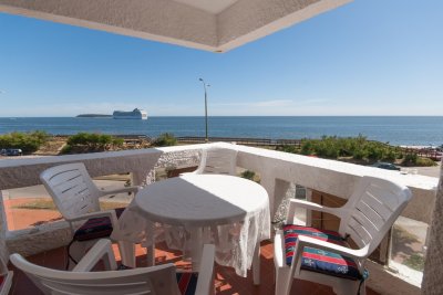 Apartamento de 2 dormitorios con vista al mar, Playa Mansa, Punta del Este.