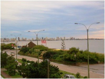 Cómodo apartamento decorado, terraza con parrillero propio y hermosa vista al mar!