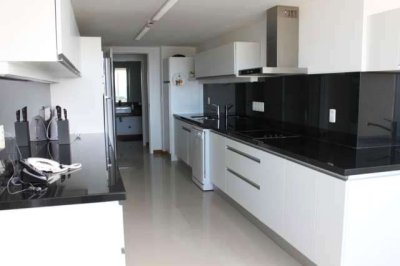 Apartamento en Brava, 3 dormitorios *