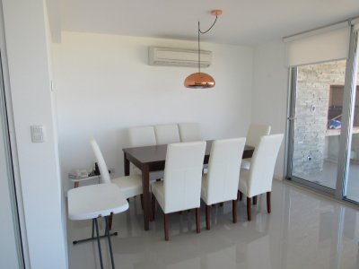 Apartamento en Pinares, 3 dormitorios, parrillero y servicios