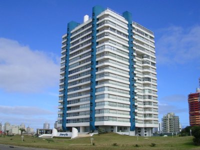 Apartamento en Brava, 3 dormitorios *