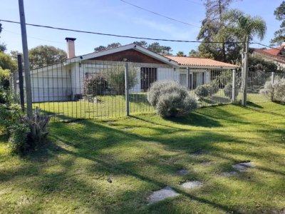 Punta del Este, 4 dormitorios y dependencias con piscina climatizada. 