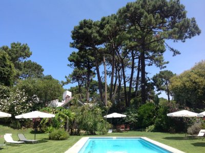 Casa de 4 dormitorios y piscina en Playa Mansa