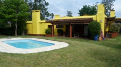 Chalet de 3 dormitorios y piscina en Punta del Este