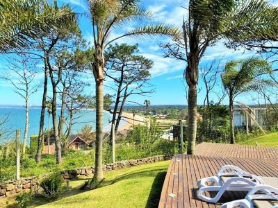 Punta del Este, espectacular residencia en Punta Ballena.