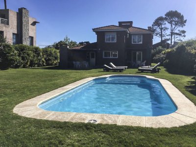 Punta del Este, Pinares, casa de 3 dormitorios y piscina