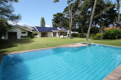 Chalet en el Golf, 4 dormitorios y piscina climatizada.