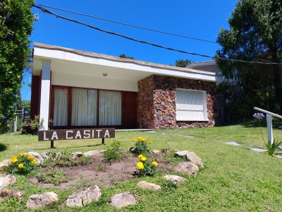 Casa a 250mts de la playa mansa, 2 dorm y amplia barbacoa