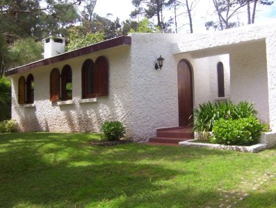 Muy linda casa estilo mediterraneo en zona de Pinares.