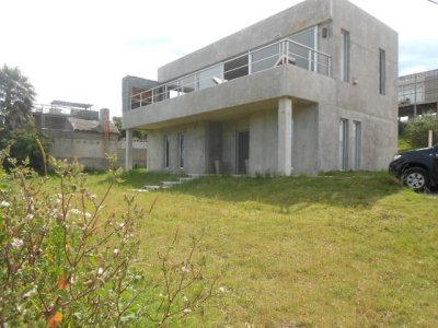 Casa en Manantiales, Punta Piedras