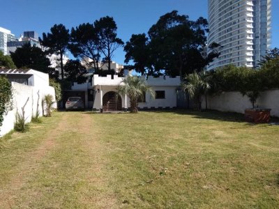 Punta del Este, Casa en Mansa muy cercana al Conrad, 2 dormitorios *