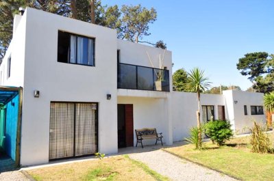 Casa en Jardines de Cordoba, 4 dormitorios *