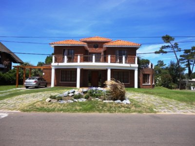 Casa en Punta del Este, Pinares, 4 dormitorios .