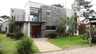 Punta del este, Rincón del Indio, 4 dormitorios y piscina climatizada*