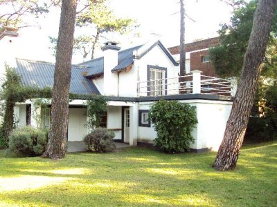 Casa en Brava, Punta del Este, 3 dormitorios + servicio 