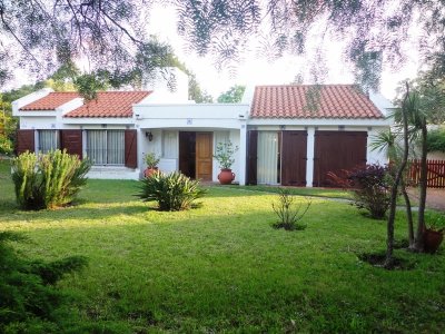 Punta del Este, chalet en Pinares, 5 dormitorios *