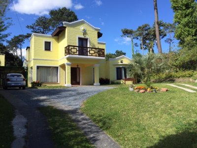 Casa en Cantegril, 3 dormitorios *