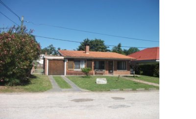 Casa en Pinares, 4 dormitorios con piscina.