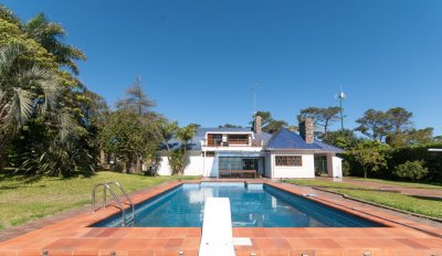 Punta del Este, casa en Mansa,  4 dormitorios y piscina. 