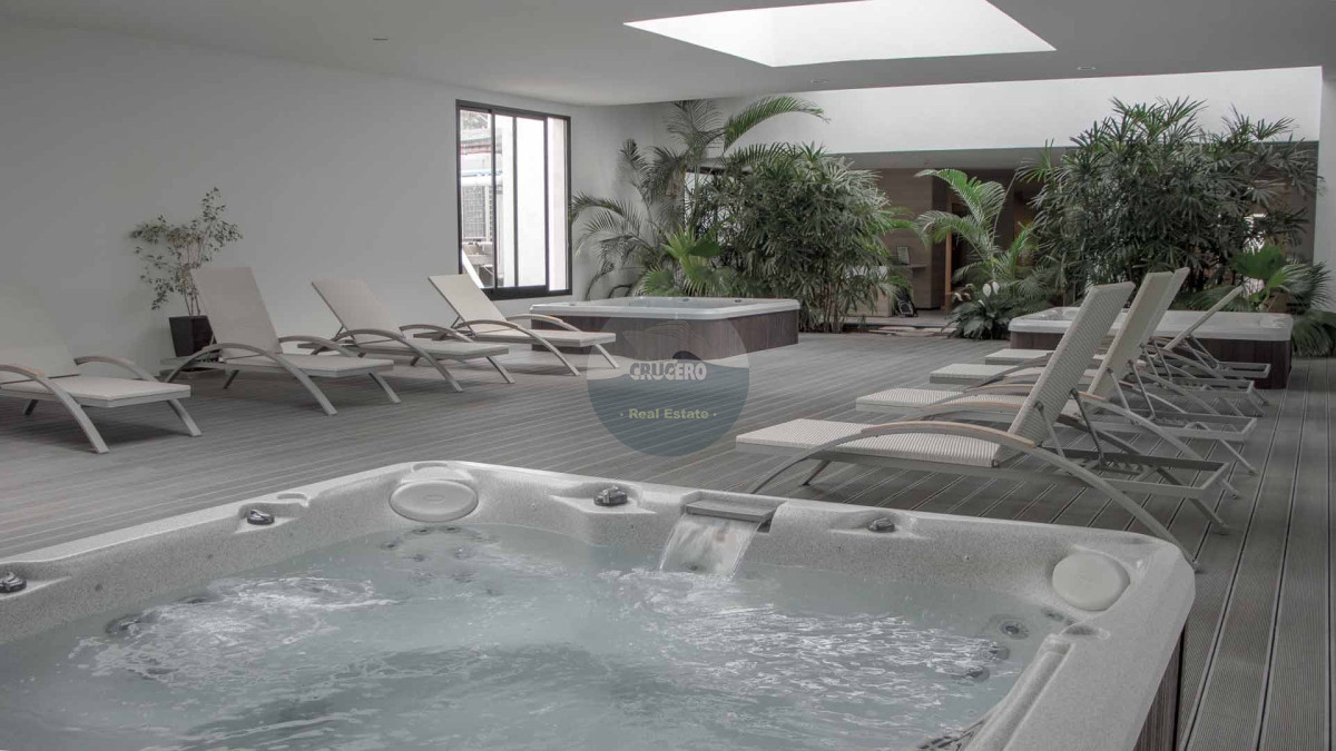 JACUZZIS