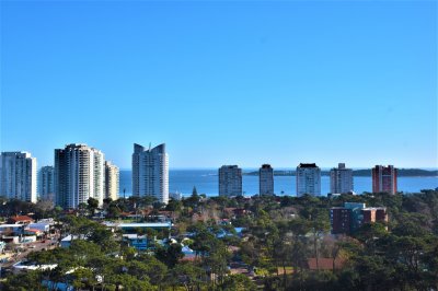 Apartamento en VENTA. 2 dormitorios, Punta del Este. 