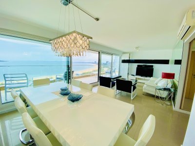 Hermoso apartamento en Playa Mansa Punta del Este