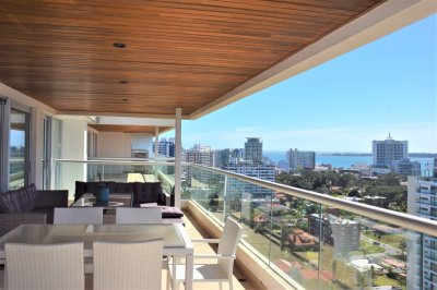 Apartamento de 2 dormitorios 2 baños en torre de categoría
